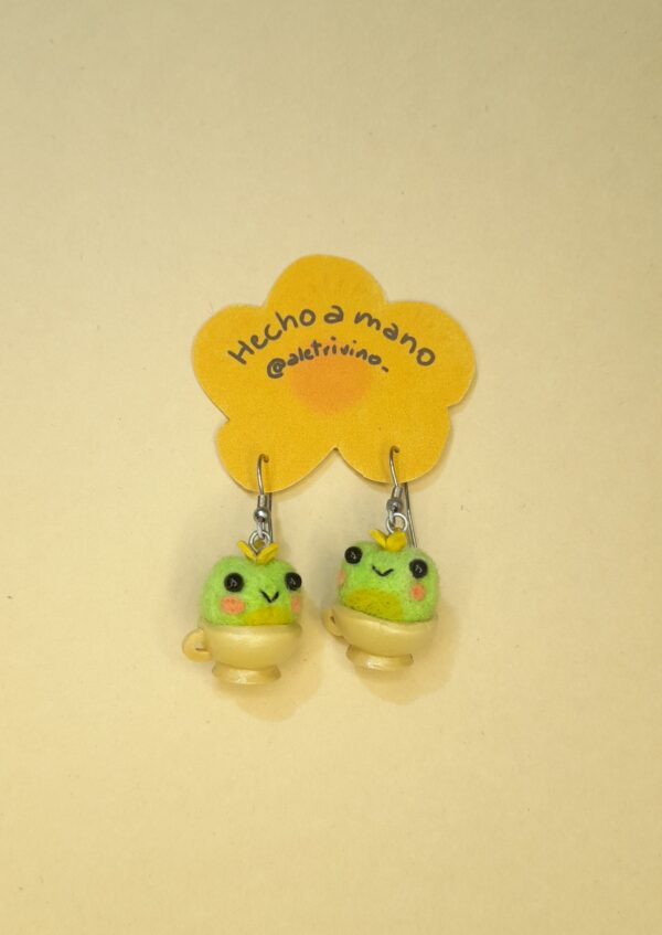 ARETES RANA EN TACITA